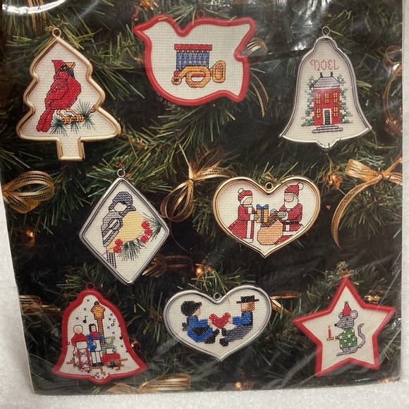 NWT Vintage wangs holiday stitchery needlepoint decoration frames Christmas - Picture 2 of 5